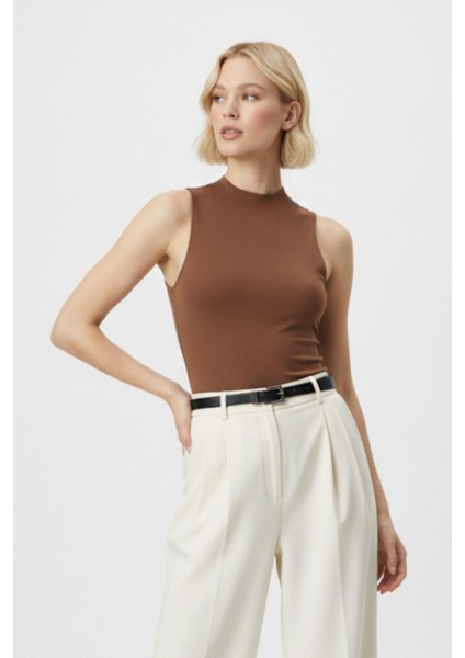 Kahve Kadın Kolsuz Yüksek Yaka Body 8155A
