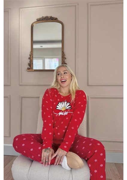 Kırmızı Vibes Desenli Kanguru Cepli Peluş Polar Pijama Takımı fırsatları