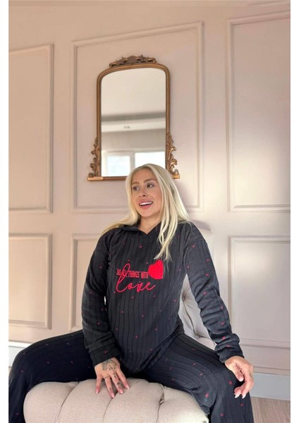 Siyah Love Desenli Kapşonlu Peluş Polar Pijama Takımı fırsatları