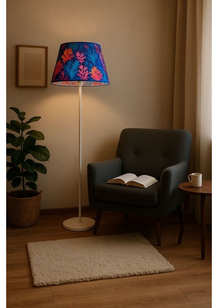 Desenli Konik Şapkalı Beyaz Ayaklı Lambader