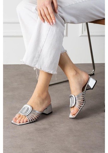 Açık Burun Topuklu Terlik Rugan Gümüş Topuk Boyu 4 cm