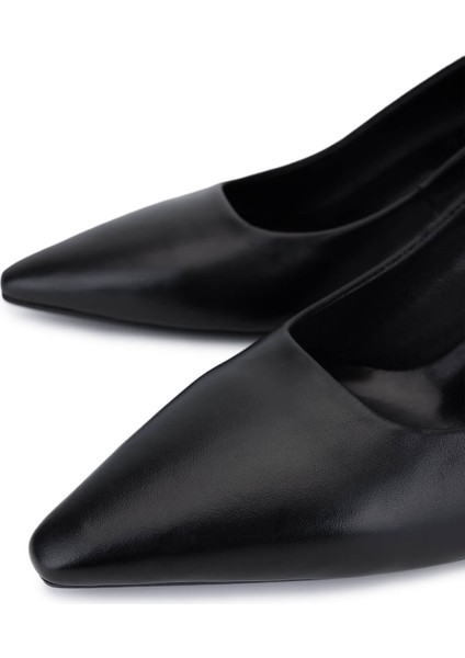 Kadın Hakiki Deri Siyah Topuklu Ayakkabı 492 60701 Bn Ayk SK25-26 Sıyah Derı modelleri