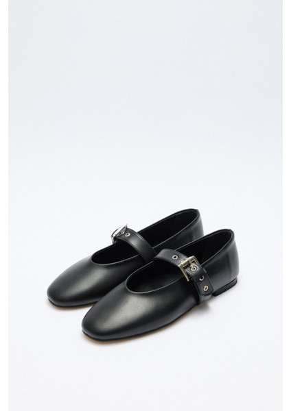 Babet 2503 - Gümüş Toka Detaylı Siyah Kadın Babet