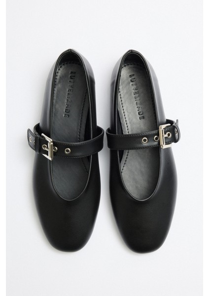 Babet 2503 - Gümüş Toka Detaylı Siyah Kadın Babet