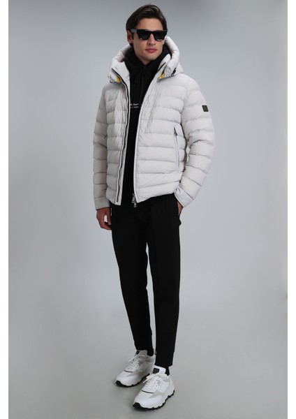 Chester Taş Rengi Kaz Tüyü Erkek Mont – Şık ve Hafif Tasarım, Sonbahar/Kış İçin Üstün Isı Yalıtımı