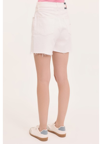 Standart Bel Normal Beyaz Kadın Şort Mom Uh Short BH6192