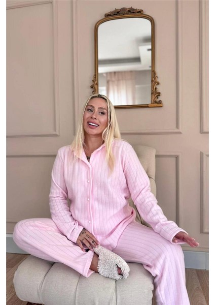 Toz Pembe Dotted Desenli Önden Düğmeli Peluş Polar Pijama Takımı fırsatları
