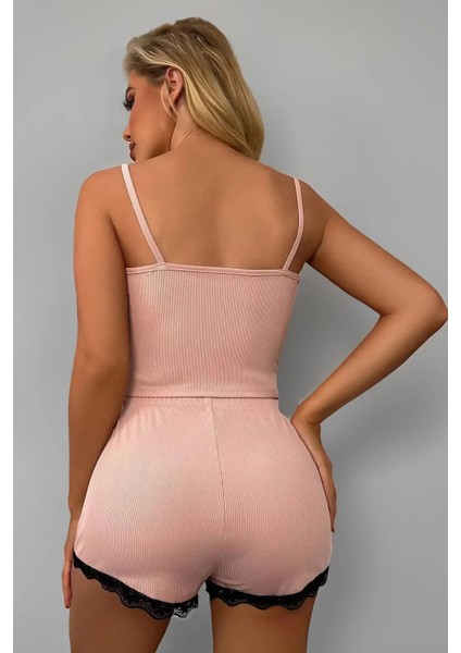 Kadın Pembe Renk Alt ve Üst Dantel Detaylı Şortlu Gecelik Takımı