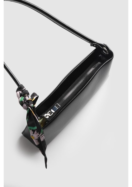 Lagraccio Paris Kadın Saza Fular Detaylı Baget Çanta Siyah modelleri