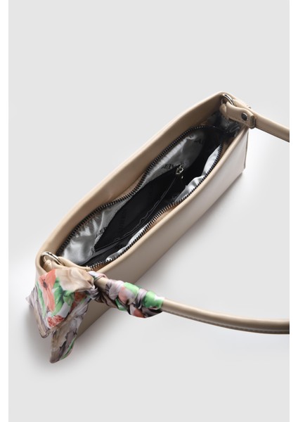 Lagraccio Paris Kadın Saza Fular Detaylı Baget Çanta Beyaz fırsatları