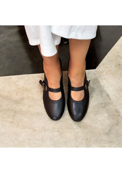 Siyah Deri Tokalı Kadın Babet fiyatları