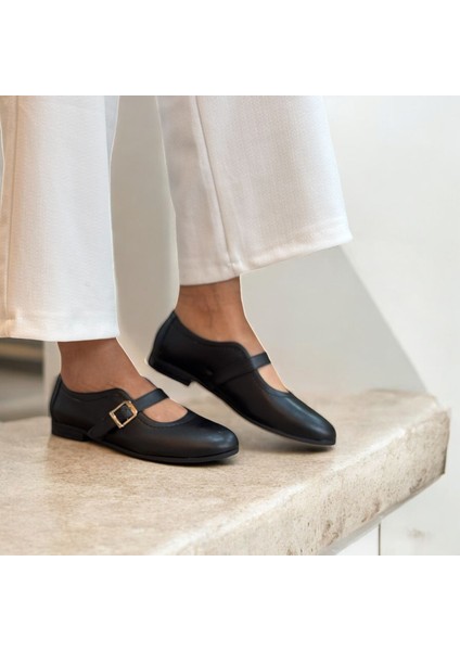 Siyah Deri Tokalı Kadın Babet fırsatları