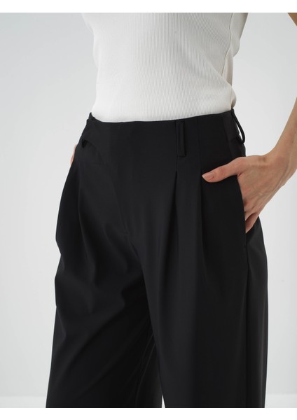 Kadın Siyah Esnek Dokulu Oversize Pantolon fırsatları