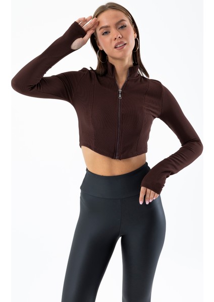 Kadın Dik Yaka Parmak Geçirmeli Fermuarlı Crop Sweatshirt Kahverengi - 26K 1776