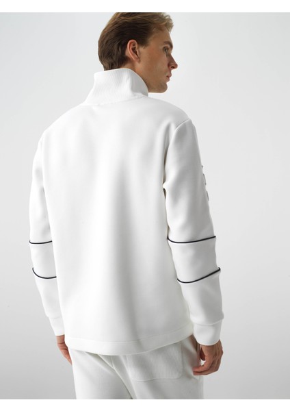 Erkek Ekru Pamuk Dokulu Regular Fit Sweatshirt fırsatları