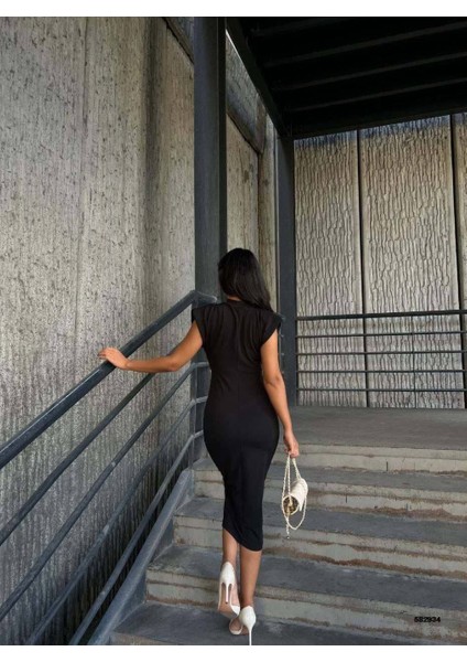 Broşlu Dik Yaka Midi Boy Abiye Elbise 582934 SİYAH fırsatları