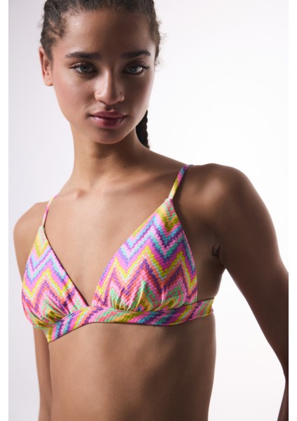 Zigzag Desenli Üçgen Bikini Üstü