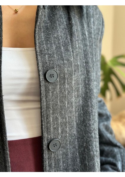 Kadın Gri Yırtmaçsız Dikey Çizgili Uzun Kaban modelleri