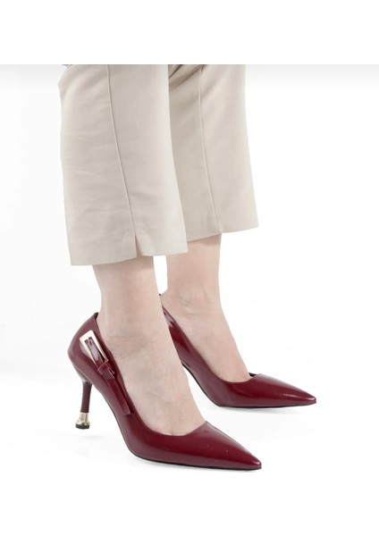 Bordo Yanı Şık Toka Detaylı Sivri Burun Yumuşak Deri Yapısı Stiletto