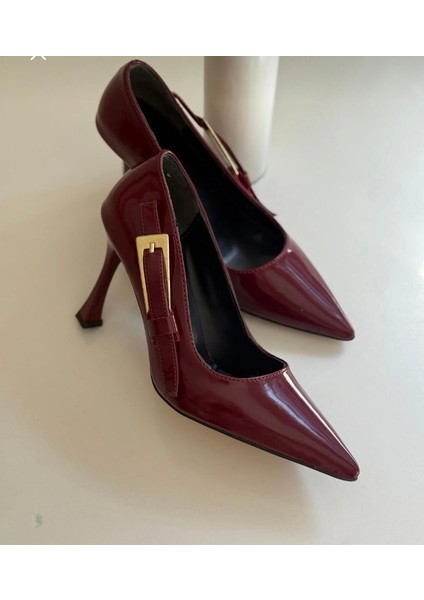 Bordo Yanı Şık Toka Detaylı Sivri Burun Yumuşak Deri Yapısı Stiletto modelleri