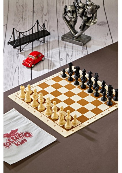 Satranç Takımı Krem Renkli 32x32 cm Strateji Oyunu 5+ Yaş Eğlenceli Aile Oyunu