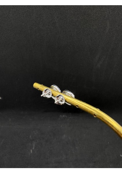 Vidalı Tek Taşlı Gümüş Küpe modelleri