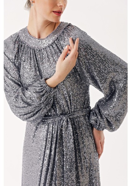 Gümüş Büzgü Detaylı Balon Kollu Payetli Elbise 94468 indirimleri
