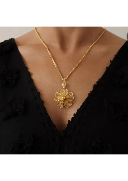 Tül Çiçek Altın Kolye