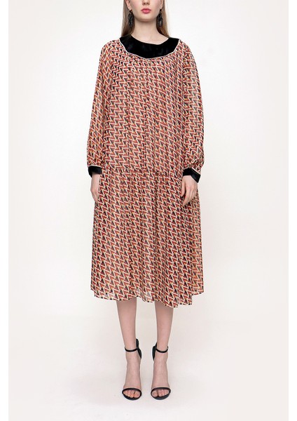 Desenli Büzgülü Bol Kesim Elbise 93701