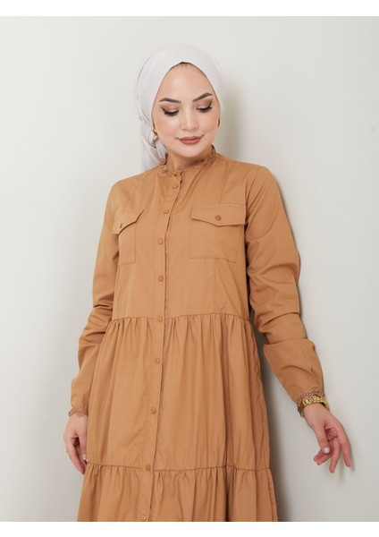 Dantelli Doğal Kumaşlı Boydan Düğmeli Kot Elbise Koyu Camel modelleri