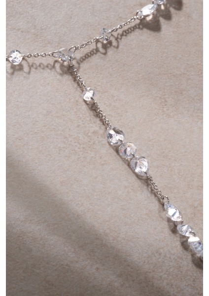 Gümüş Uzun Kristal ve Işıltılı Taş Detaylı 925 Ayar Gümüş Kolye 57 modelleri