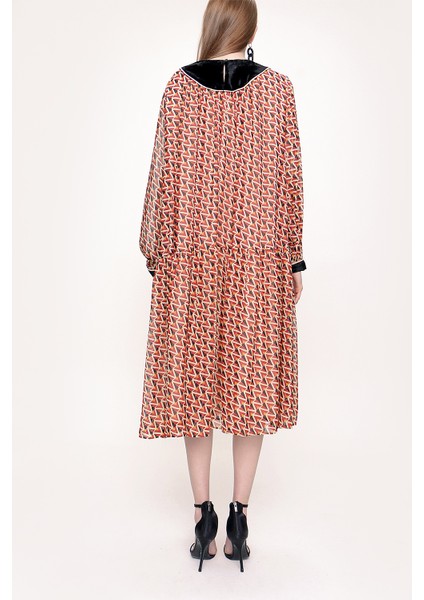 Desenli Büzgülü Bol Kesim Elbise 93701 fırsatları