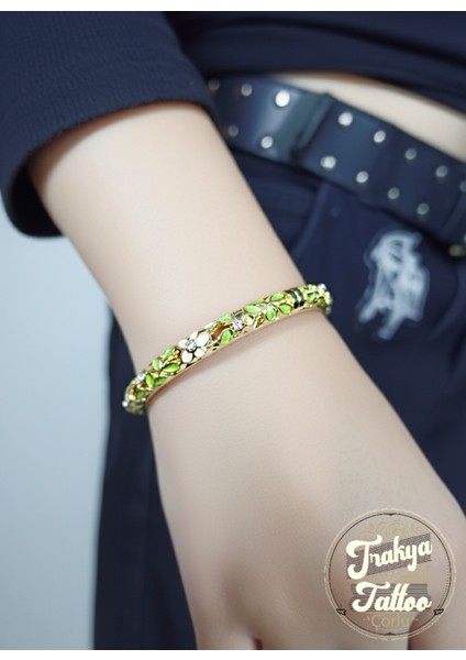 Mineli ve Taşlı Motifli Çelik Bileklik Gold Yeşil Krem Renk Taşlı