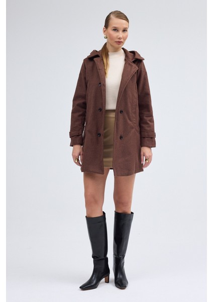 Yaka Detaylı Büyük Düğmeli Kaşe Kaban modelleri