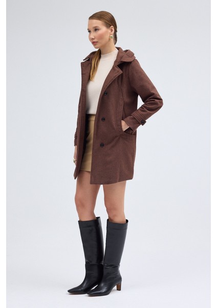 Yaka Detaylı Büyük Düğmeli Kaşe Kaban fırsatları