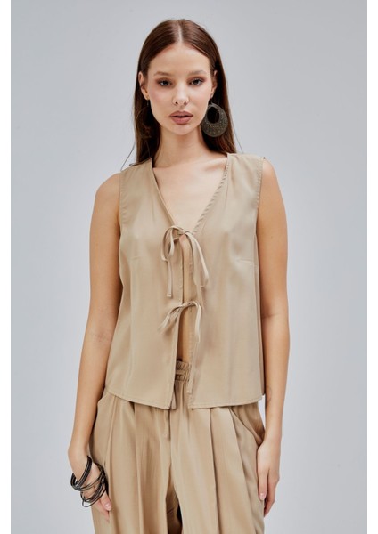 Vizon V Yaka Fiyonk Detaylı Yelek-Pantolon Takım