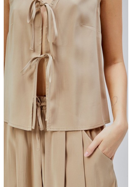 Vizon V Yaka Fiyonk Detaylı Yelek-Pantolon Takım