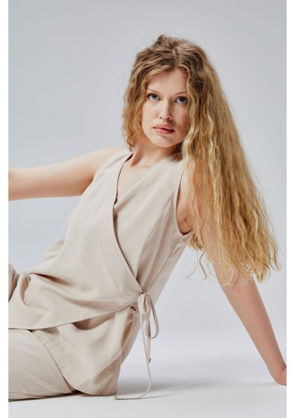 Vizon V Yaka Yandan Bağlama Detaylı Yelek-Pantolon Takım