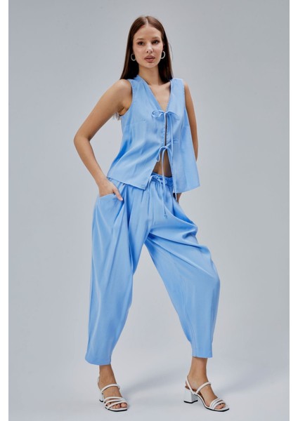 Bebe Mavisi V Yaka Fiyonk Detaylı Yelek-Pantolon Takım