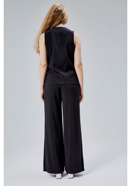 Siyah V Yaka Yandan Bağlama Detaylı Yelek-Pantolon Takım