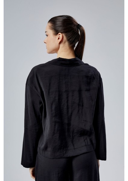 Siyah Salaş Kesim Bağlama Detaylı Gömlek