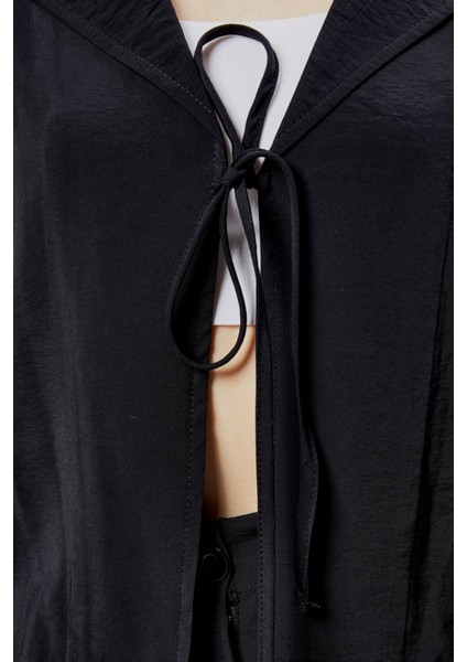 Siyah Salaş Kesim Bağlama Detaylı Gömlek