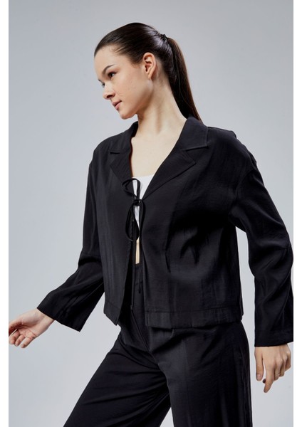 Siyah Salaş Kesim Bağlama Detaylı Gömlek