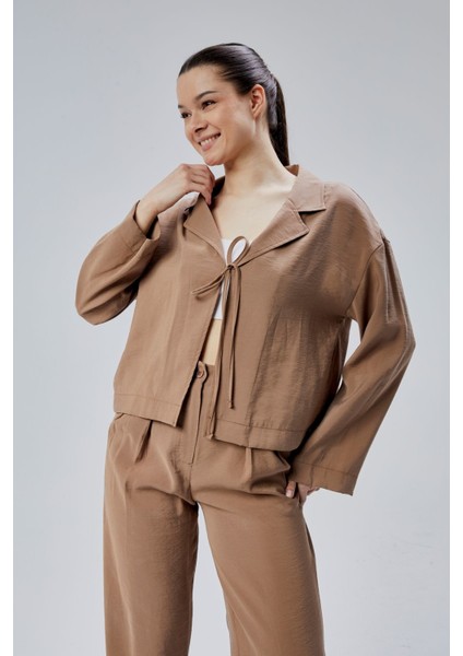 Açık Kahverengi Salaş Kesim Bağlama Detaylı Gömlek