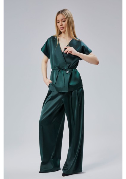 Kadın V Yaka Saten Kemerli Bluz ve Pantolon Takım
