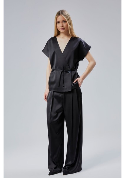 Kadın V Yaka Saten Kemerli Bluz ve Pantolon Takım
