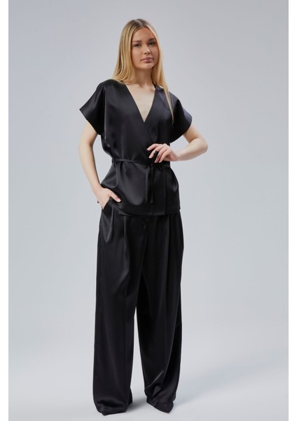 Kadın V Yaka Saten Kemerli Bluz ve Pantolon Takım