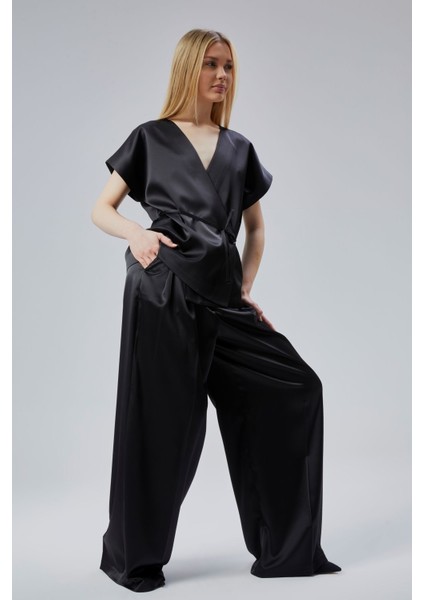 Kadın V Yaka Saten Kemerli Bluz ve Pantolon Takım