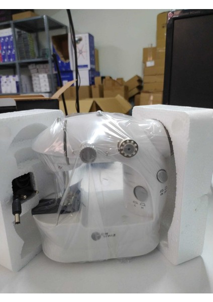 Mini Taşınabilir Ev Tipi Dikiş Makinesi, Pedallı, Kullanışlı ve Hafif Tasarım fiyatları