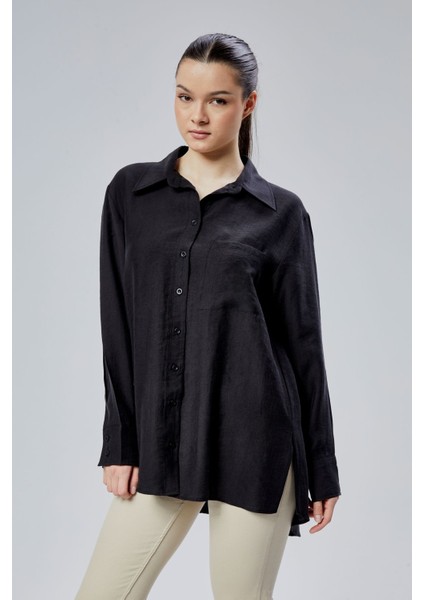 Siyah Yırtmaç Detaylı Oversize Gömlek